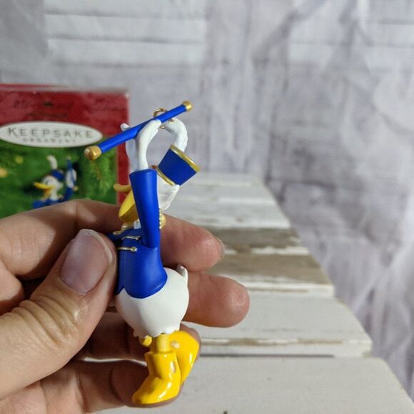 Hallmark BATON TWIRLER DAISY 2000 Mickey’s Holiday - Picture 3 of 7